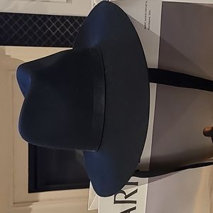 Aritzia Wool Alxiliary Hat